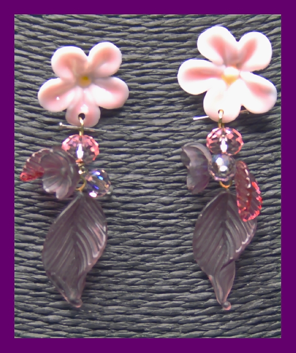 Blumenohrring aus Glas