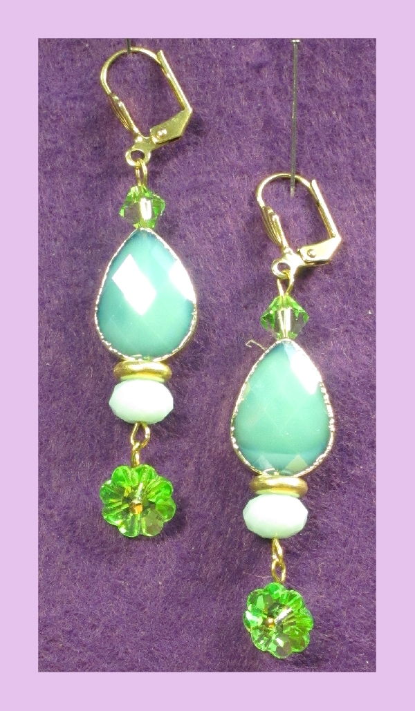 Ohrring mit Glasperlen