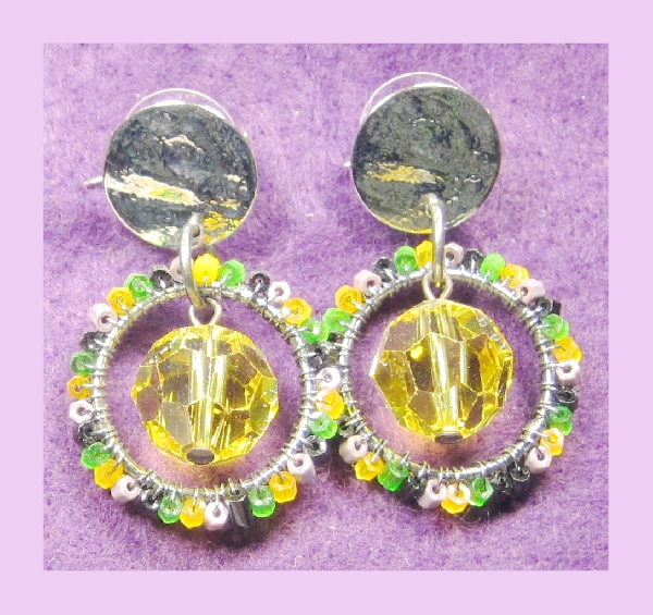 Ohrring mit Glasperlen