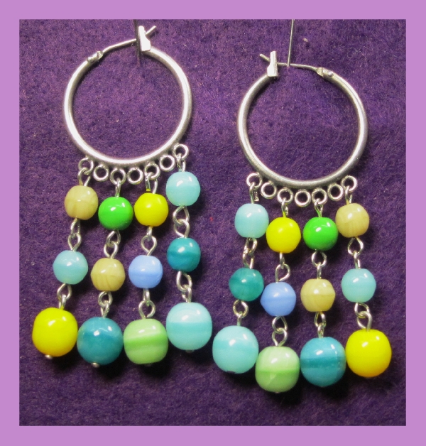 Ohrring mit Glasperlen